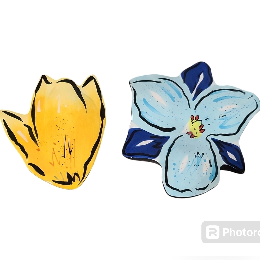 Vintage pair of pop art ceramic flower wall hangings